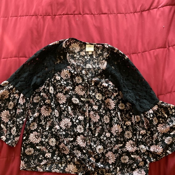 Front Tie Button Down Boho Top - Picture 6 of 7